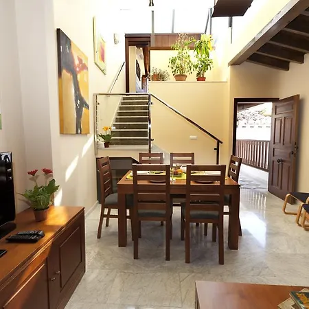 Mercader De Sedas Apartments